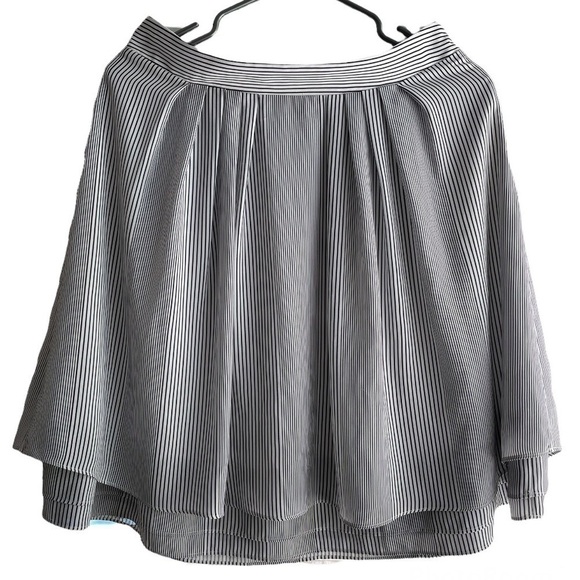 KARL Lagerfeld Paris Skirt size 4 - Picture 5 of 5